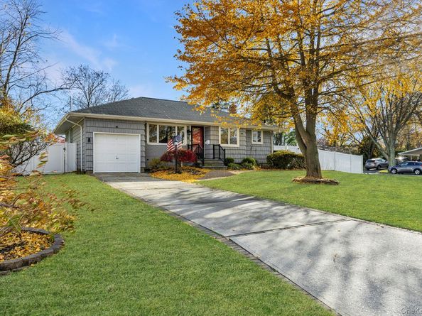 16 E Hill Drive, Smithtown NY 11787