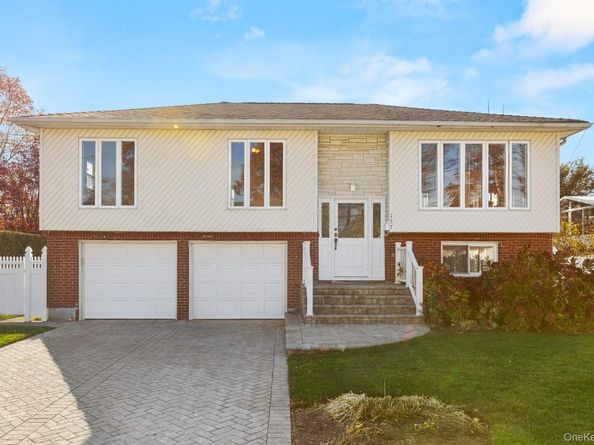 157 N Alleghany Avenue, Lindenhurst NY 11757