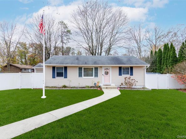 21 Wabil Road, Miller Place NY 11764