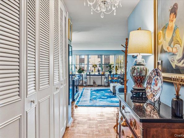 17-85 215th Street 1E, Bayside NY 11360