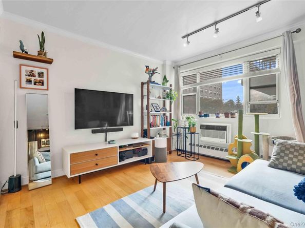 52-40 39th Drive 3U, Woodside NY 11377