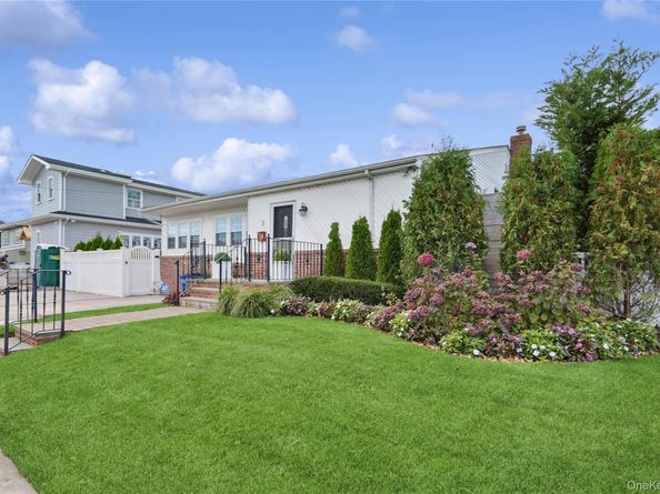 2 Leamington St, Lido Beach NY 11561