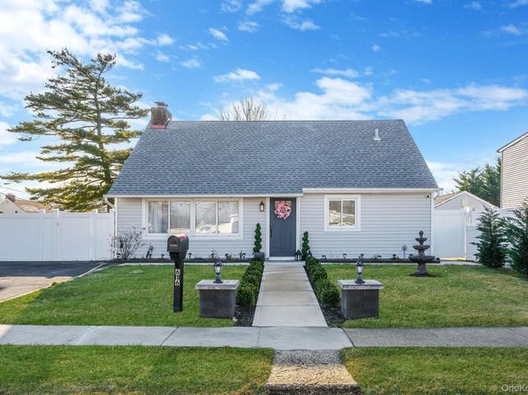 616 Kenmore Avenue, Copiague NY 11726