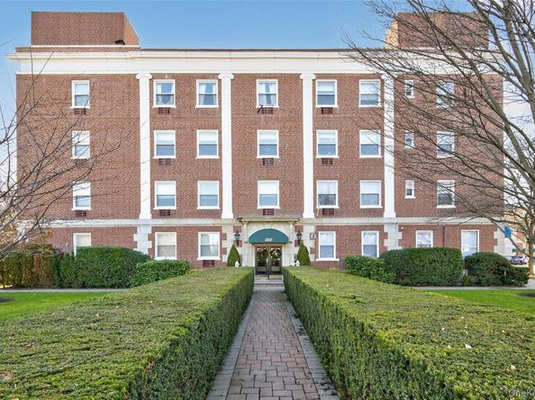 360 Stewart Avenue 3F, Garden City NY 11530