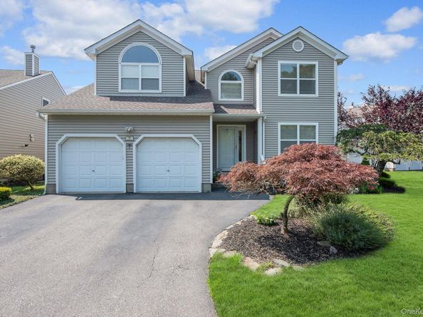 24 Spinnaker Lane 24, East Patchogue NY 11772