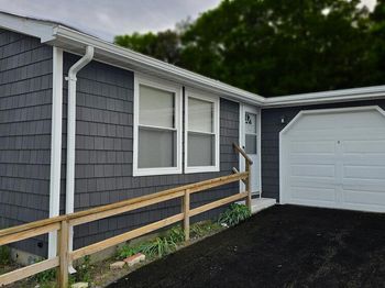 135 Village Circle W