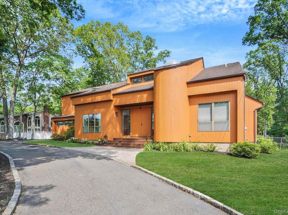 318 Sheep Pasture Road, East Setauket NY 11733