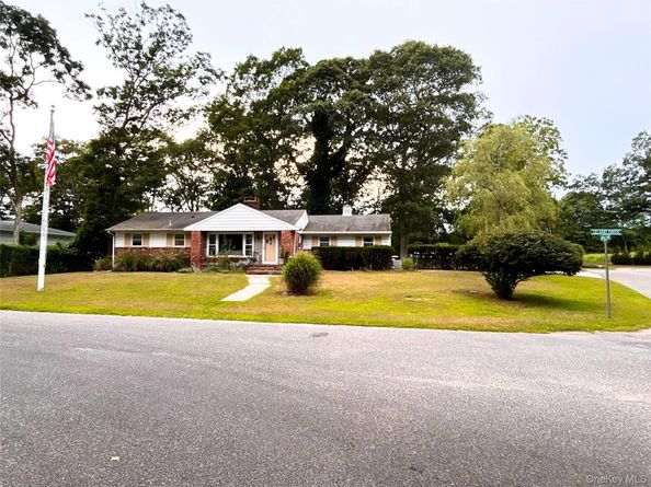 5 Leland Drive, Westhampton NY 11977