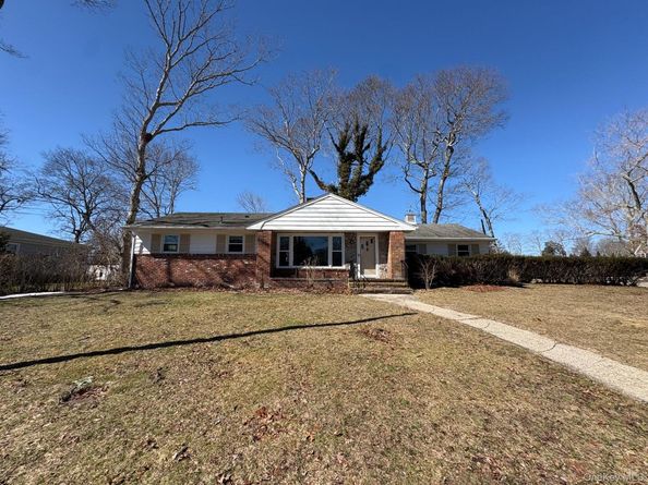 5 Leland Drive, Westhampton NY 11977