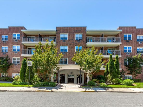 10 Ipswich Avenue Apt. 3I, Great Neck NY 11021