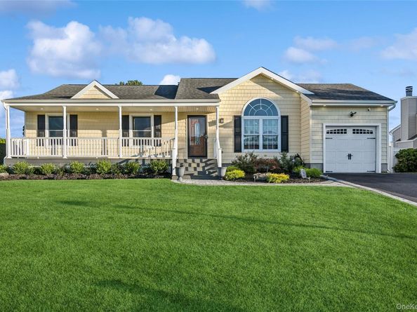 45 Meadow Court, Manorville NY 11949