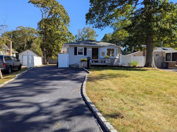 139 Pine Neck Avenue, East Patchogue NY 11772