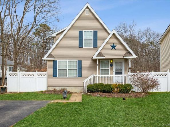 11 The Green, Shirley NY 11967