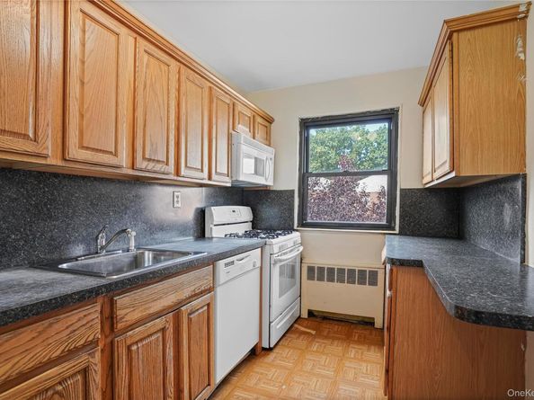 90-55 Shore Parkway 68, Howard Beach NY 11414