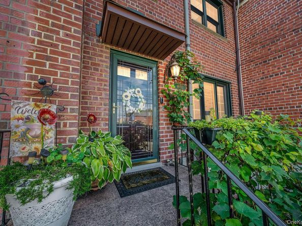 6002 80th Avenue, Glendale NY 11385