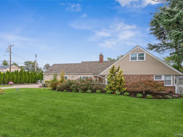 262 Channon Road, Hewlett Harbor NY 11557