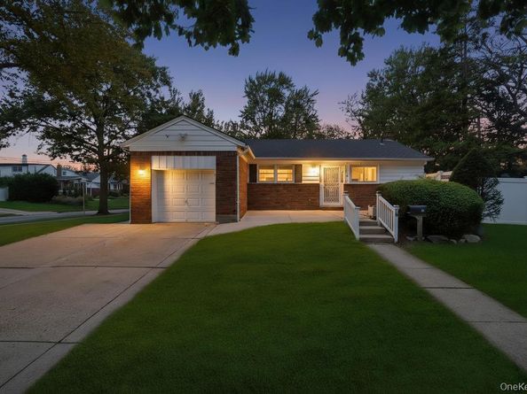 51 Stevenson Road, Hewlett NY 11557