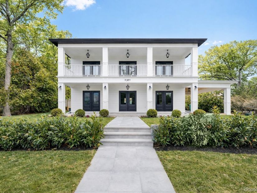 40 Waters Edge Road, Southampton NY 11968