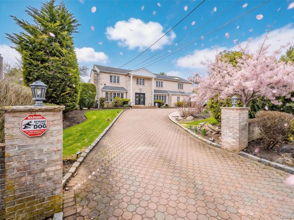 117 Plainview Road, Woodbury NY 11797
