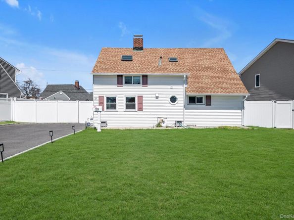29 Cutter Lane, Levittown NY 11756