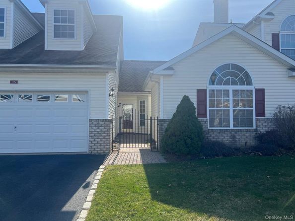 15 Constantine Way, Mount Sinai NY 11766