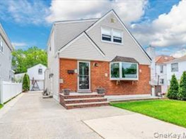 252-14 82 Road, Bellerose NY 11426