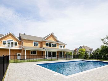 150 N Hillcrest Drive