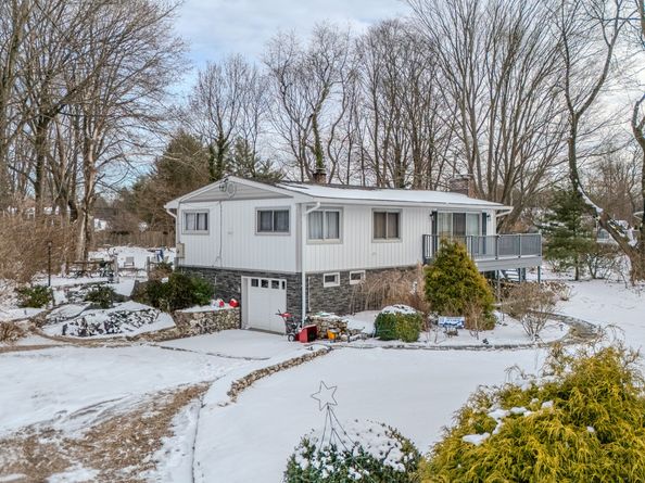 8 Stonecrop Road, Norwalk CT 06851