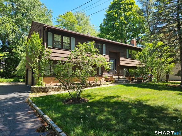 2010 Old Town Road, Trumbull CT 06611