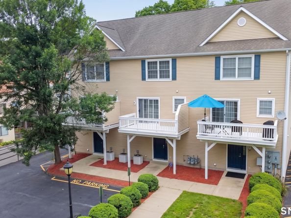 29 Town Hill Avenue 7, Danbury CT 06810