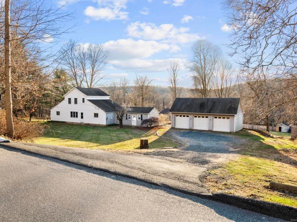 22 Old Middle Road, Brookfield CT 06804