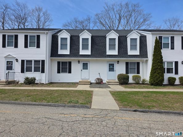 18 Colonial Village 18, Shelton CT 06484