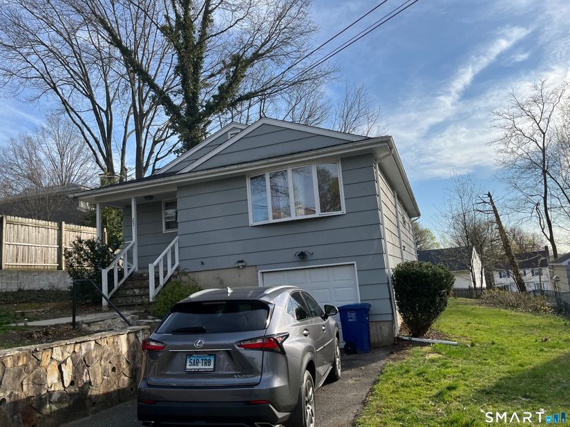 27 Plateau Avenue, Bridgeport CT 06606