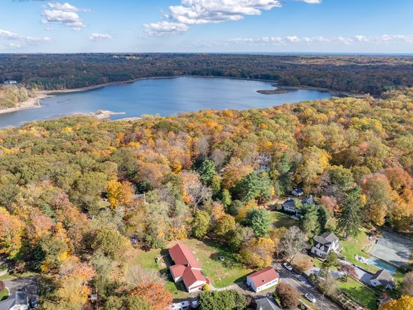 78 Trinity Pass, Stamford CT 06903