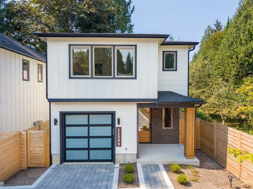 11249 108th Avenue NE, Kirkland WA 98033