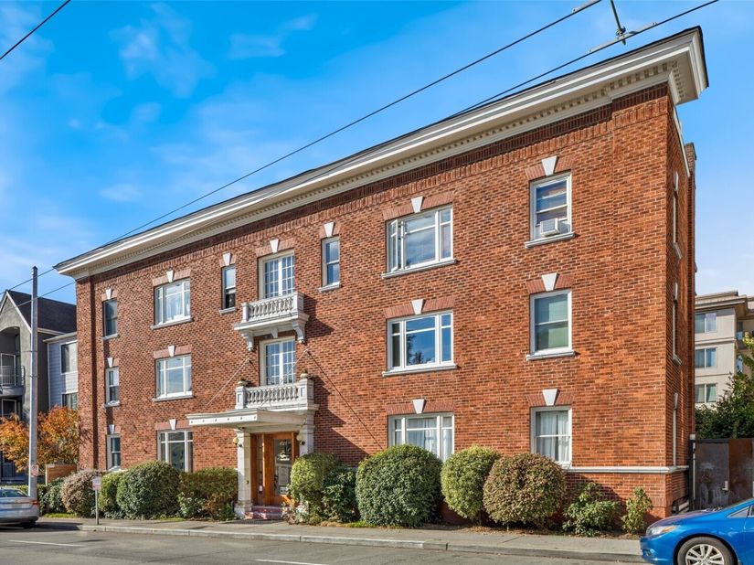 4725 15th Avenue NE 17, Seattle WA 98105