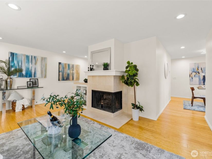1218 101st Place NE, Bellevue WA 98004
