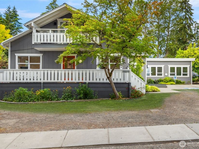 151 Finch Place SW, Bainbridge Island WA 98110