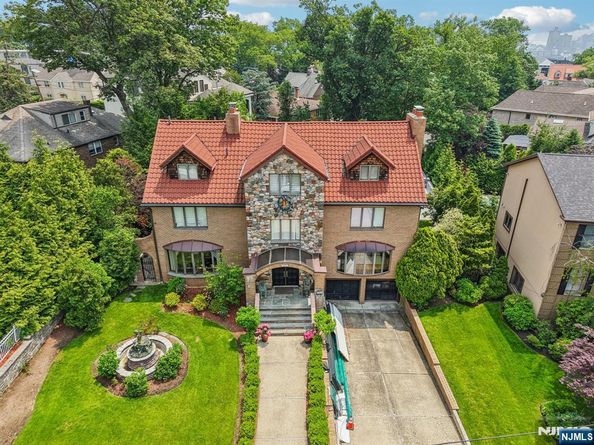 1060 Briar Way, Fort Lee NJ 07024