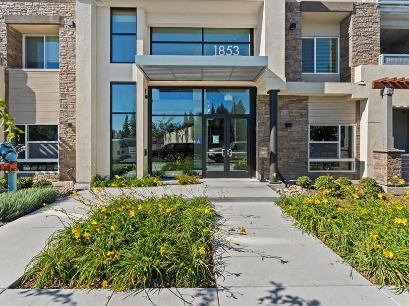 1853 Almaden Road 504, San Jose CA 95125