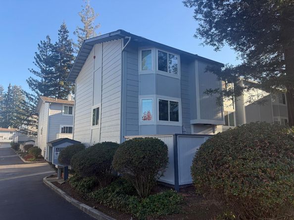 813 Montgomery Street, Mountain View CA 94041