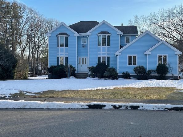 12 Heritage Ln, Saugus MA 01906