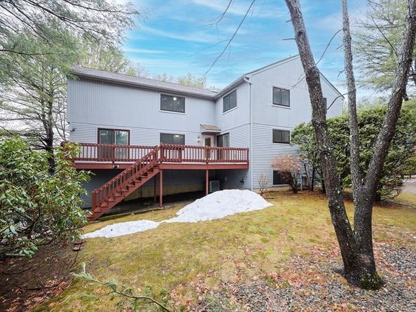 20 Country Club Ln D, Milford MA 01757