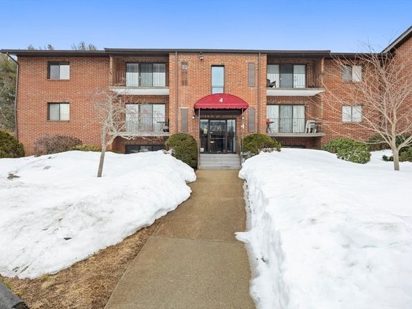 221 Oak St 415, Brockton MA 02301