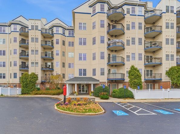 10 Seaport Dr 2311, Quincy MA 02171