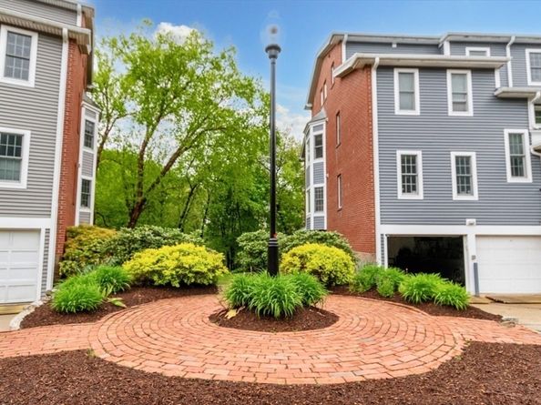 22 N Stone Mill Dr 1111, Dedham MA 02026