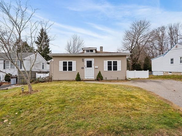 90 Loring Ave, Whitman MA 02382