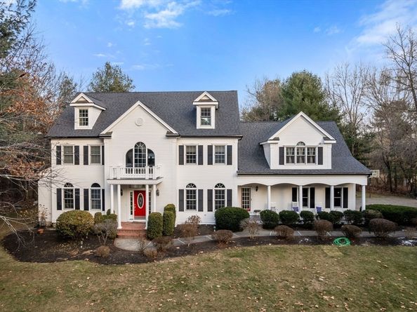 15 Homestead Dr, Medfield MA 02052