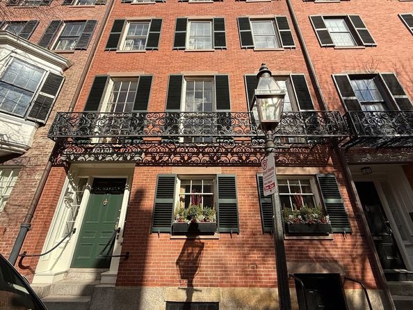9 West Cedar St, Boston MA 02108