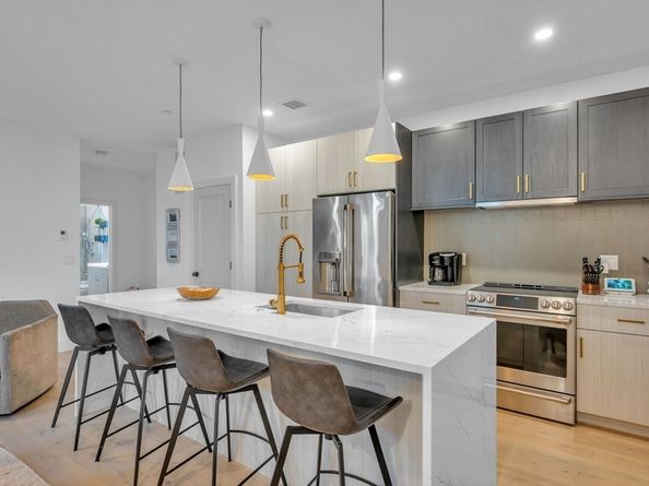 5245 Washington St 5, Boston MA 02132